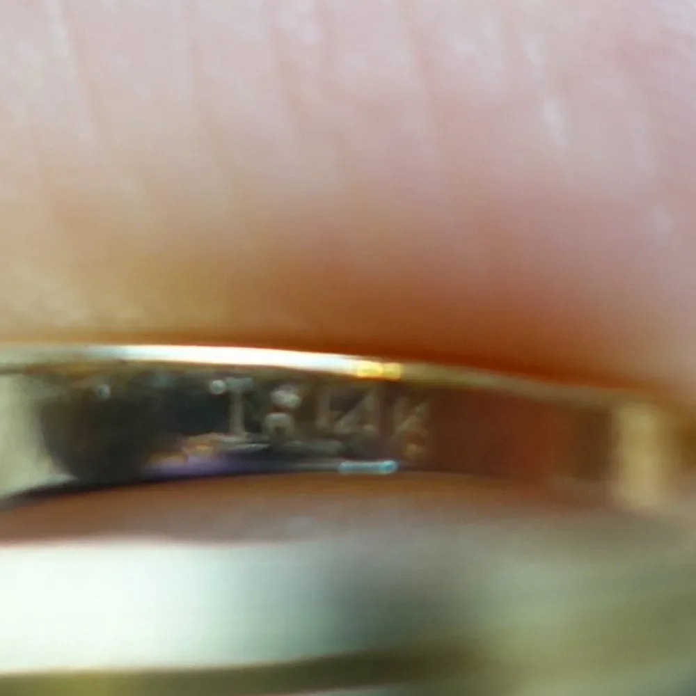 precious dumpling coral ring with enamel flower and diamond on top - Picture 4 of 4